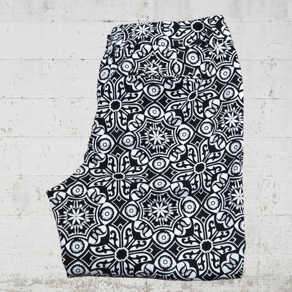 Y2K Talbots Black White Medallion Pattern Capri Cropped Pants Size 8 Petites - Picture 7 of 8